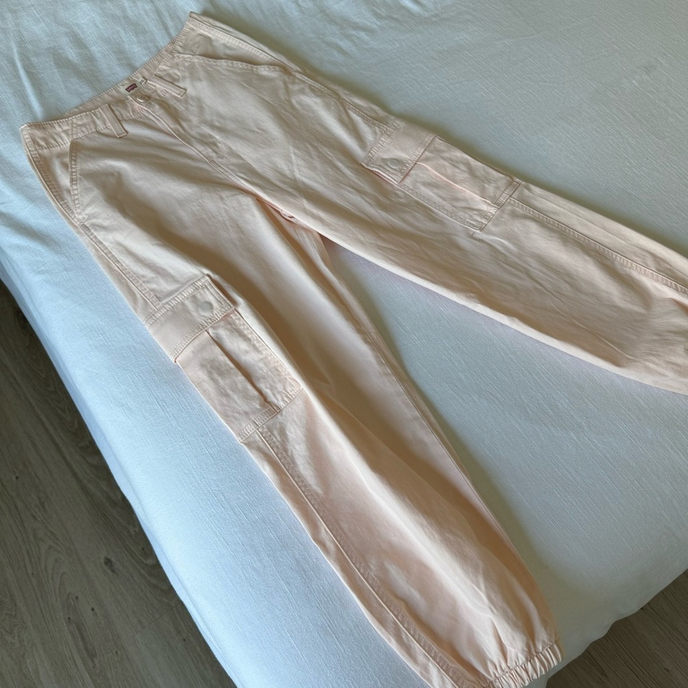 Levis High Waisted Cargo Pants - Picture 4 of 5